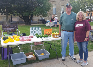 Dick and Nancy Warren are managers of the Chariton Farmers Market.
